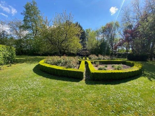 Coup de cœur assuré pour cette longère de charme sur plus de 7 000 m² de terrain