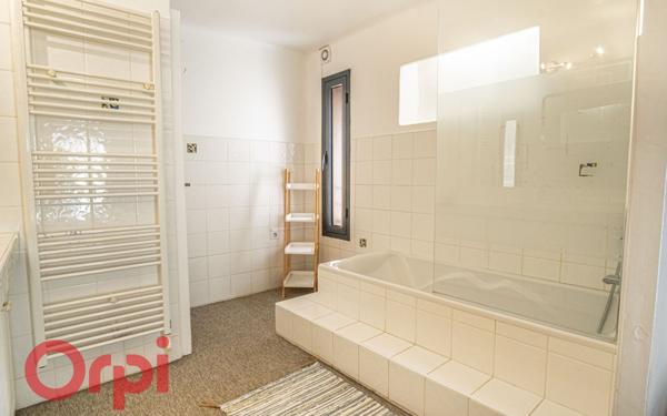 Appartement à vendre    3 pièces •  Bandol