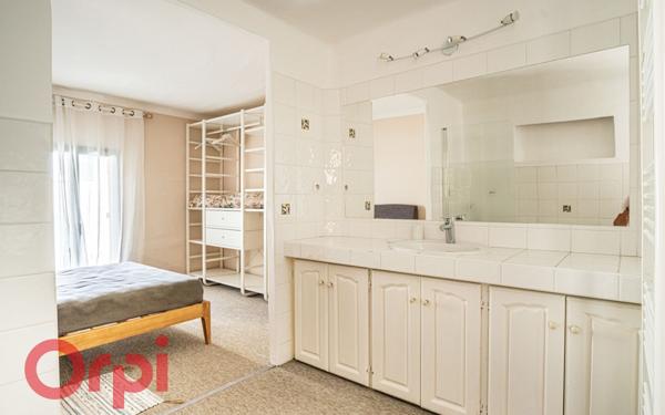 Appartement à vendre    3 pièces •  Bandol