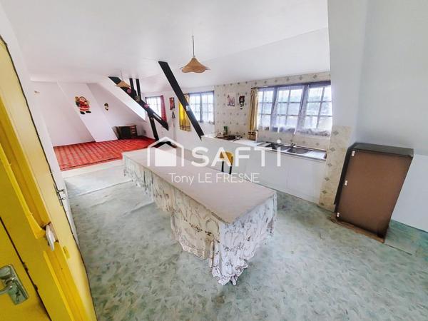 Néo Bretonne atypique sur un terrain au calme surplombant le bourg de la Chèze.