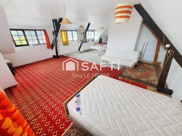 Néo Bretonne atypique sur un terrain au calme surplombant le bourg de la Chèze.