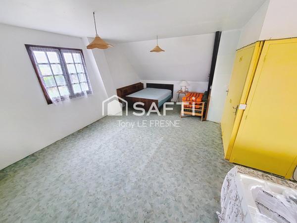 Néo Bretonne atypique sur un terrain au calme surplombant le bourg de la Chèze.