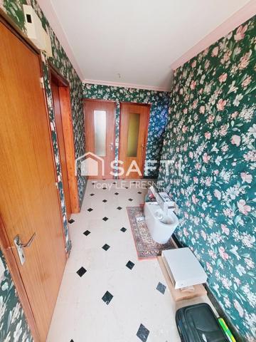 Néo Bretonne atypique sur un terrain au calme surplombant le bourg de la Chèze.