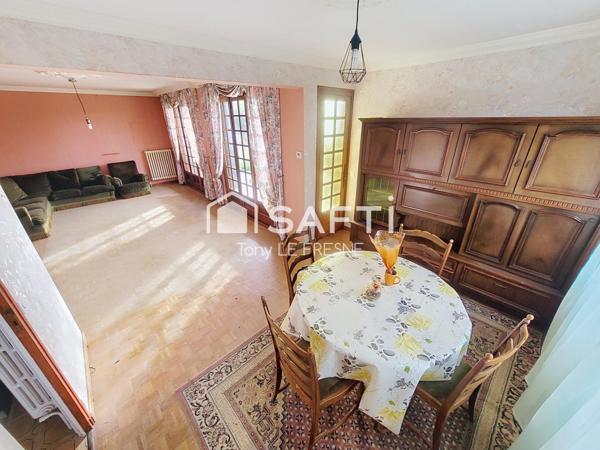 Néo Bretonne atypique sur un terrain au calme surplombant le bourg de la Chèze.