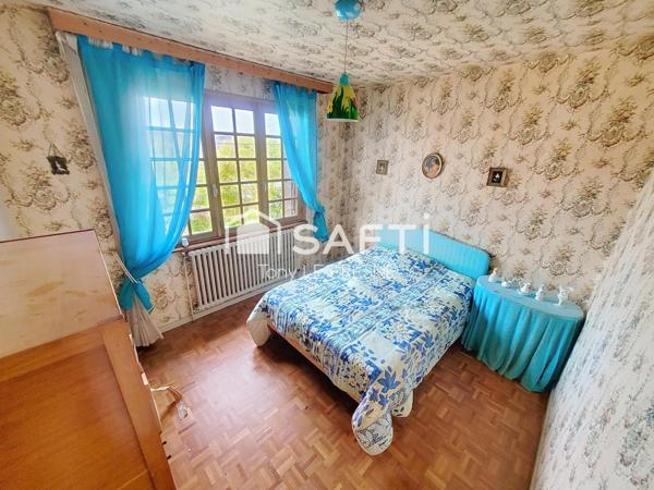 Néo Bretonne atypique sur un terrain au calme surplombant le bourg de la Chèze.