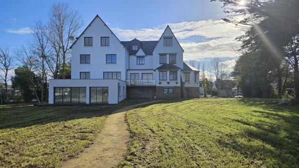 Concarneau Face Mer – Le Cabellou “Renaissance” pour cette bâtisse Art Déco (T3 duplex de 62 m²)