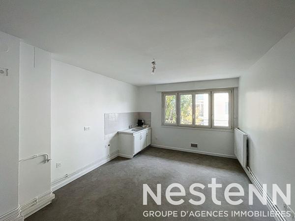 BUREAUX - PROFESSION LIBERAL / 90m² ARNOUVILLE 20m DE LA GARE - LOCATION