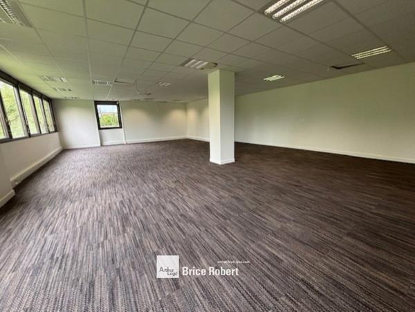 Bureaux à louer à Limonest restructurés avec prestations de qualité