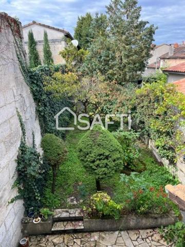 immeuble de rapport a rafraichir beaucoup de possibilités (quartier l Houmeau)