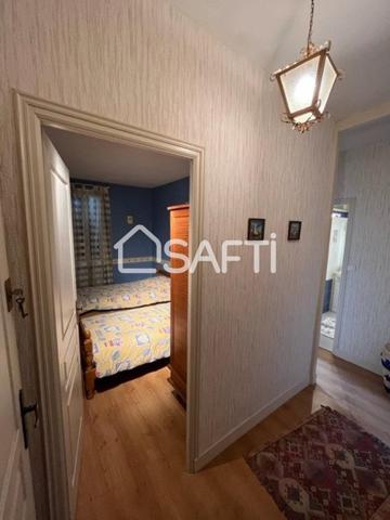 immeuble de rapport a rafraichir beaucoup de possibilités (quartier l Houmeau)