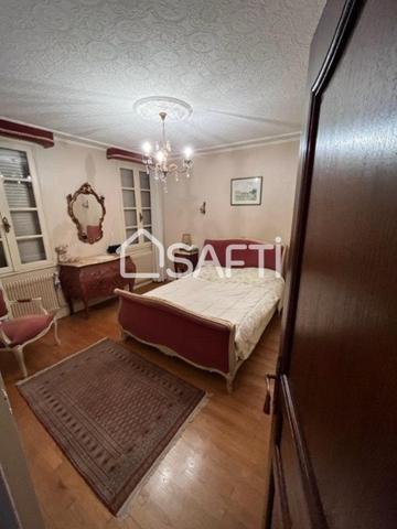 immeuble de rapport a rafraichir beaucoup de possibilités (quartier l Houmeau)