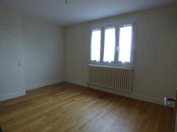 À vendre : Maison à rénover à YZEURE, Allier (03).