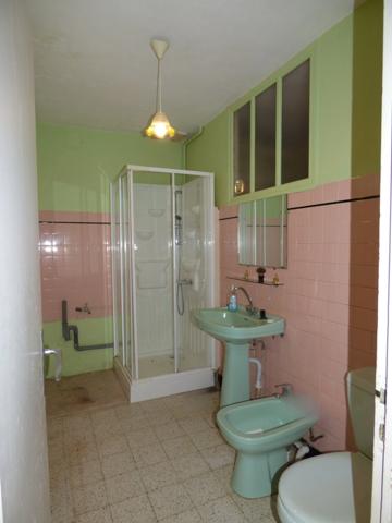 À vendre : Maison à rénover à YZEURE, Allier (03).