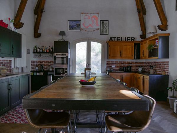 Maison moderne et rénovée de 280m² avec jardin, vignobles et prairies sur plus d'1 hectare à seulement 10 minutes de Brissac-Quincé