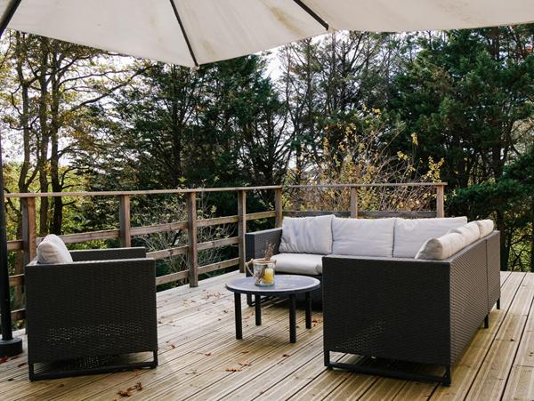 Maison moderne et rénovée de 280m² avec jardin, vignobles et prairies sur plus d'1 hectare à seulement 10 minutes de Brissac-Quincé