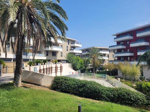 APPARTEMENT T2 AVEC PISCINE