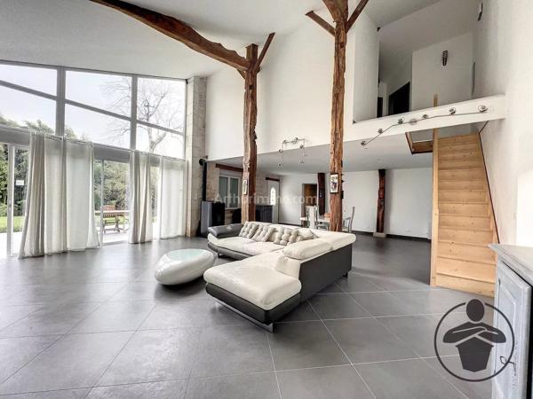 Vente                                                      Maison
                        
                     4 pièces                      168 m2                     à Saint-Aigulin
