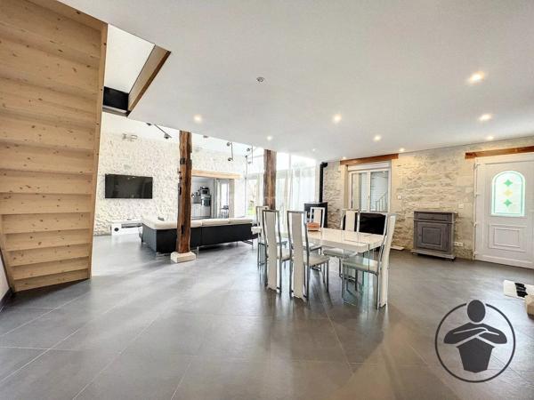 Vente                                                      Maison
                        
                     4 pièces                      168 m2                     à Saint-Aigulin