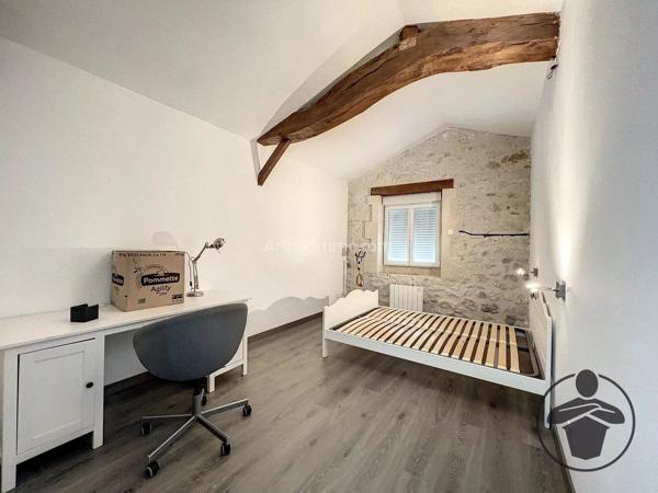 Vente                                                      Maison
                        
                     4 pièces                      168 m2                     à Saint-Aigulin