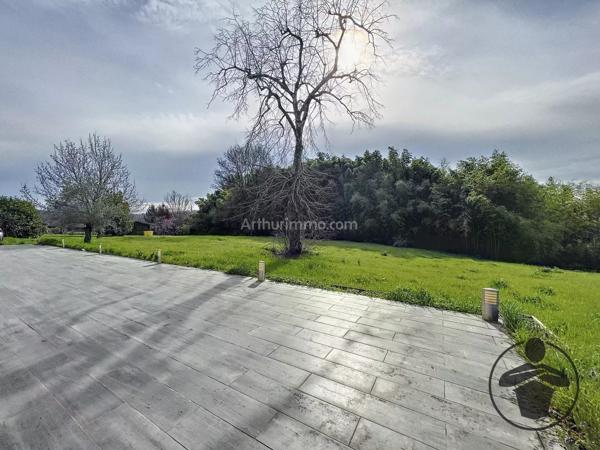 Vente                                                      Maison
                        
                     4 pièces                      168 m2                     à Saint-Aigulin