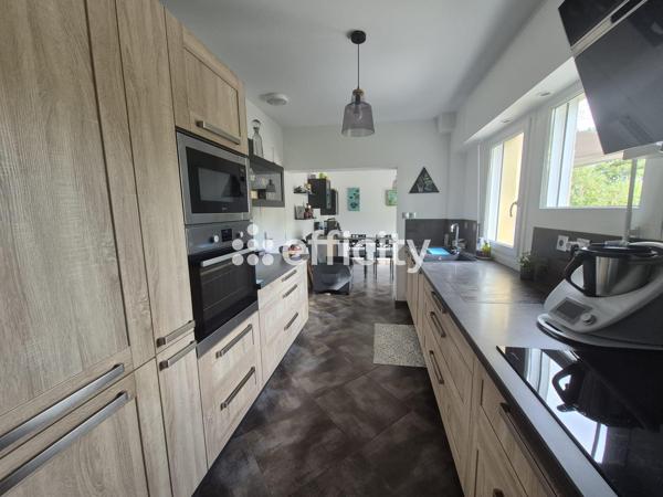 Maison
         8 pièces
        - 174 m² 325 000 € *