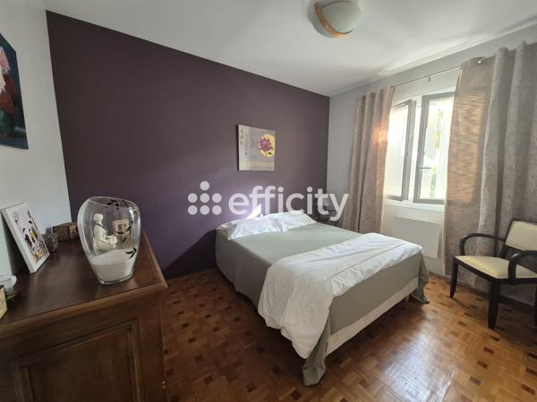 Maison
         8 pièces
        - 174 m² 325 000 € *
