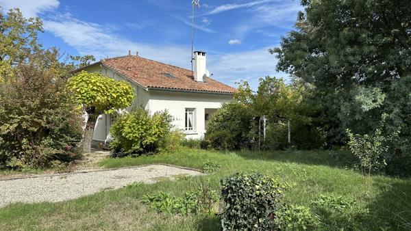 Maison de charme à pied des commerces .