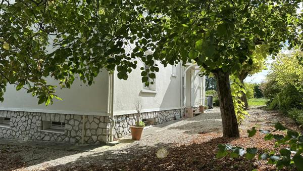 Maison de charme à pied des commerces .