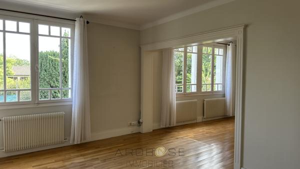Maison de charme à pied des commerces .