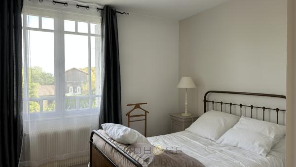 Maison de charme à pied des commerces .