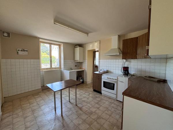 PARAY-LE-MONIAL – Maison familiale de 115 m², 4 chambres, double garage et grand terrain clos