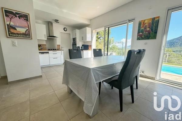 Maison 4 pièces de 82 m² à Signes (83870)