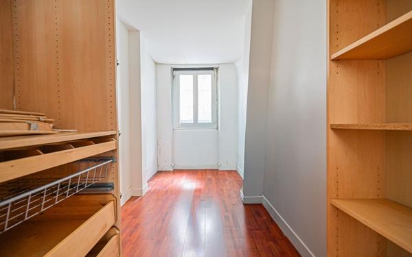 Appartement à vendre    2 pièces • 37,79 m2 Paris 17