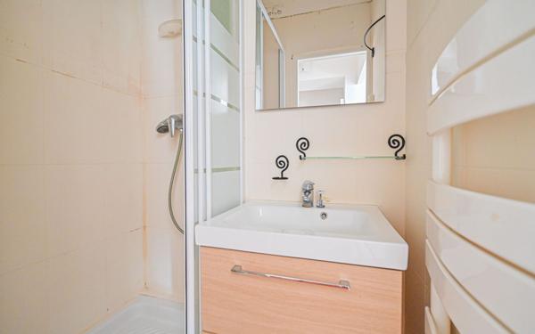 Appartement à vendre    2 pièces • 37,79 m2 Paris 17