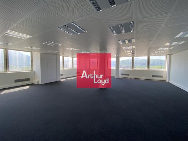 Bureaux à louer à Grenoble immeuble sécurisé avec parking en sous sol