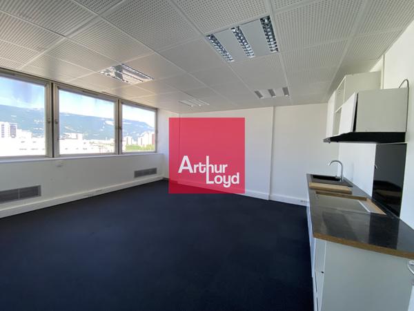 Bureaux à louer à Grenoble immeuble sécurisé avec parking en sous sol