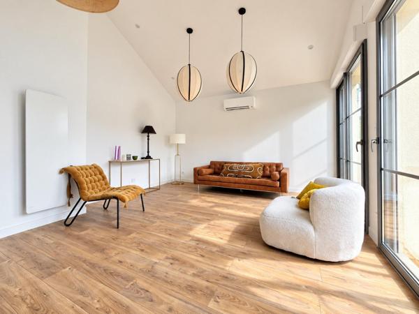 Maison entièrement rénovée - Plain pied - 2 chambres - Stationnement