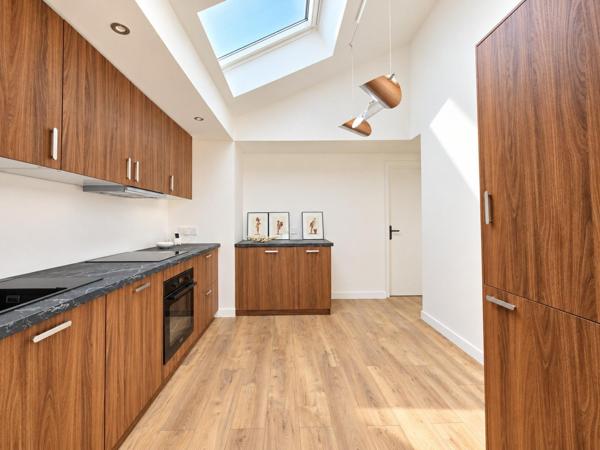 Maison entièrement rénovée - Plain pied - 2 chambres - Stationnement