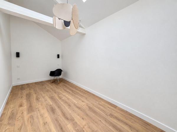 Maison entièrement rénovée - Plain pied - 2 chambres - Stationnement