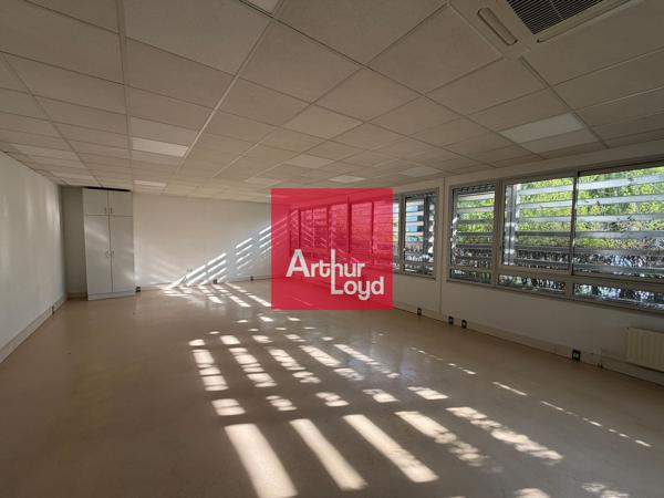 Bâtiment de bureaux à louer à Seyssinet-Pariset avec parkings privatifs