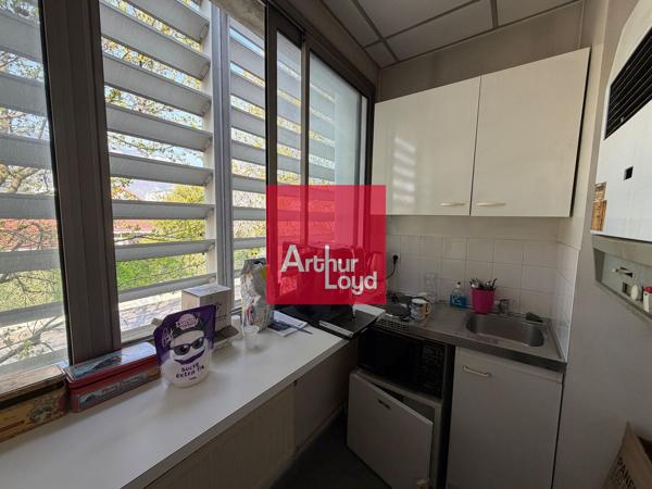 Bâtiment de bureaux à louer à Seyssinet-Pariset avec parkings privatifs