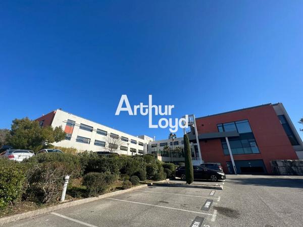 Bureaux 261.53 m² à louer divisibles dès 76.72 m² vue dégagée Golf - Sophia Antipolis