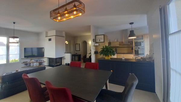 Maison de plain-pied à vendre à Saint Julien de Concelles - 4 chambres avec piscine !