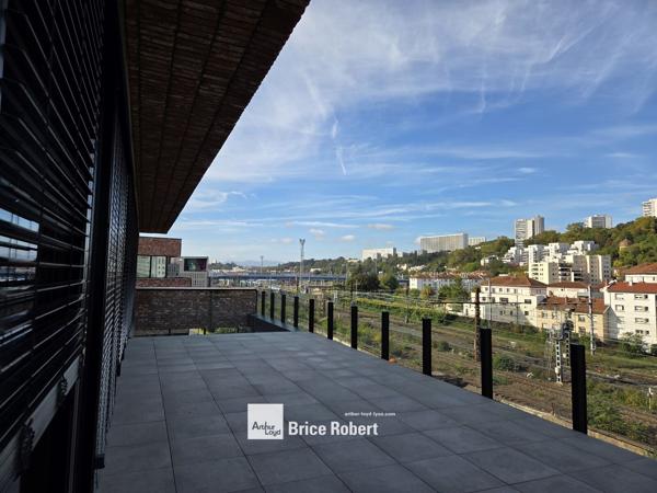 Location bureaux neufs Lyon Vaise proximité transports et terrasses