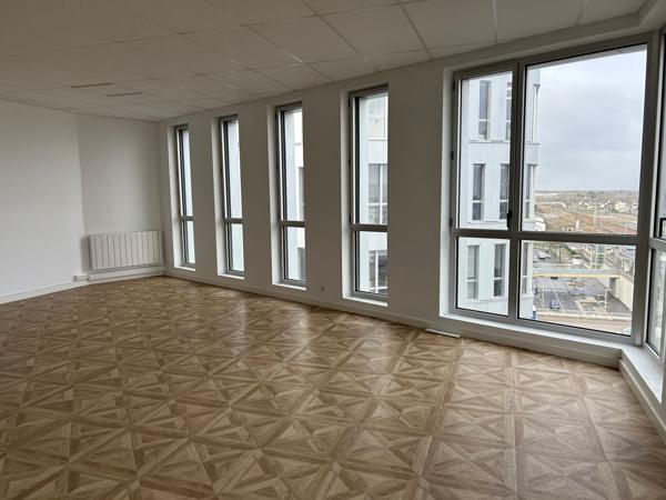 BUREAUX - A LOUER - 240 m2 - ST NAZAIRE - GARE -