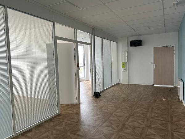 BUREAUX - A LOUER - 240 m2 - ST NAZAIRE - GARE -