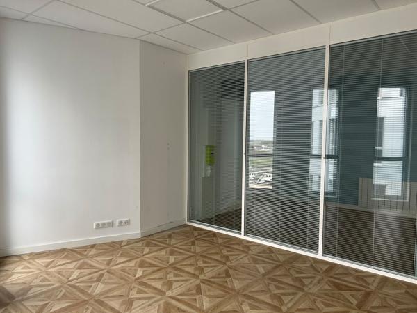 BUREAUX - A LOUER - 240 m2 - ST NAZAIRE - GARE -