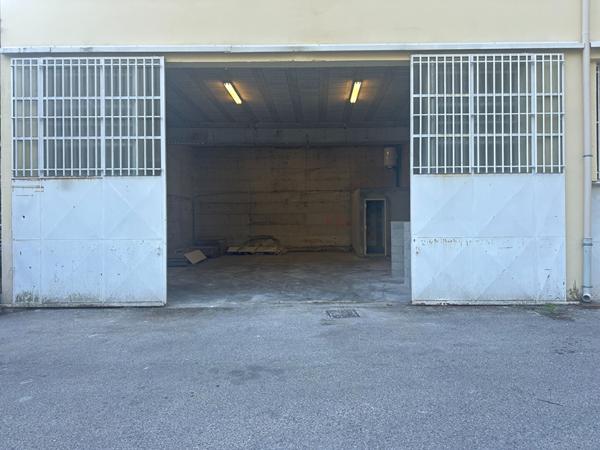 Entrepôt 104m² Nice Est