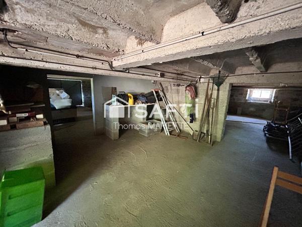 Maison sur sous-sol complet avec quatre chambres cuisine, séjour salon. Idéal, investissement locatif.