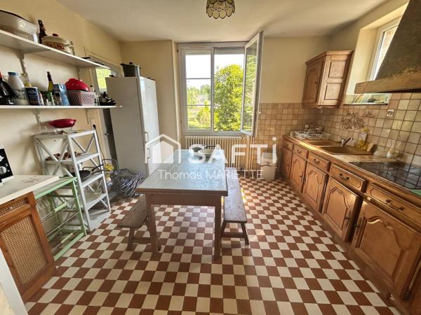 Maison sur sous-sol complet avec quatre chambres cuisine, séjour salon. Idéal, investissement locatif.